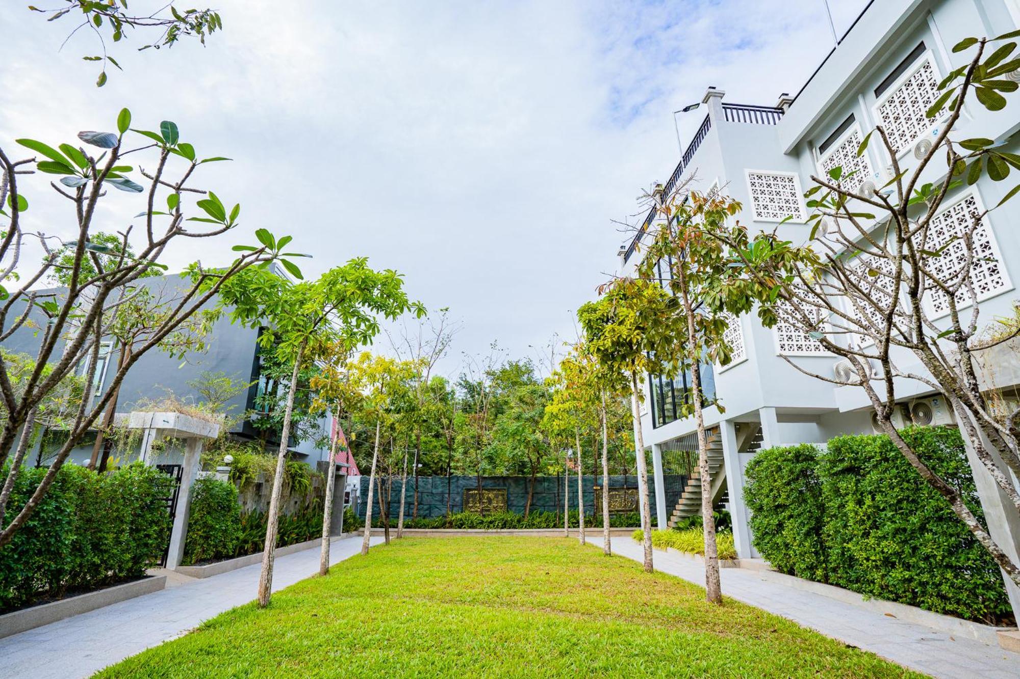 Rainforest Hotel By Nsun Kampot Exterior photo